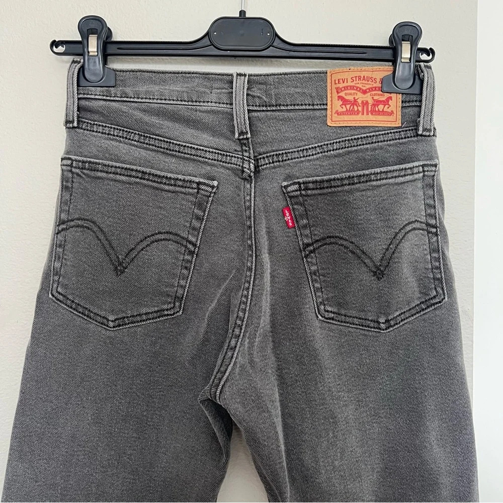 Levi's Wedgie Straight Leg Jeans - Dark Gray Wash - Size 26 - Picture 6 of 11